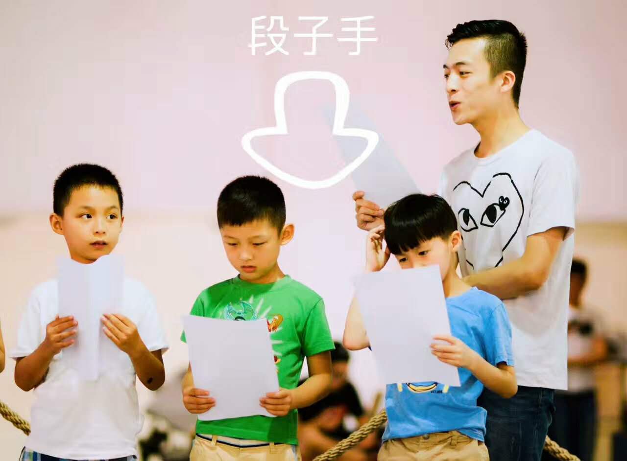 孩子學小主持人才藝有什么用?哪里的有專業(yè)的小主持輔導班